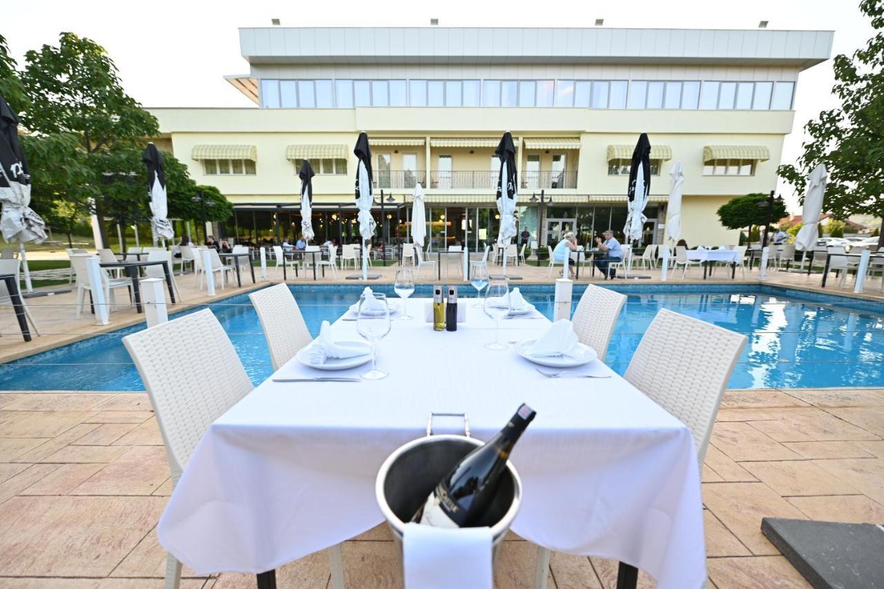 Hotel La Villa Gjakova Экстерьер фото