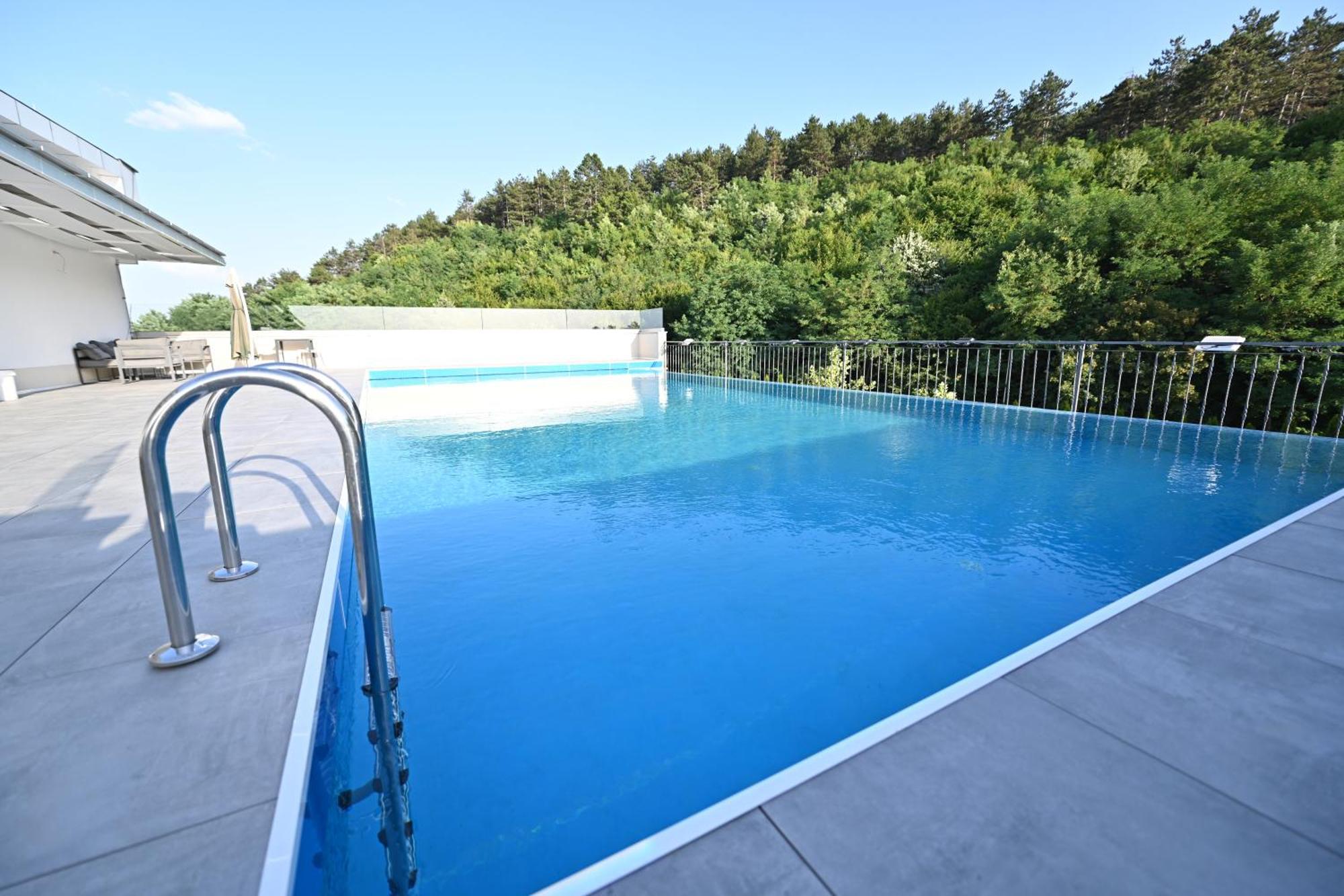 Hotel La Villa Gjakova Экстерьер фото